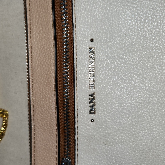 Bundle of Wristlets and Crossbody. - Picture 9 of 16